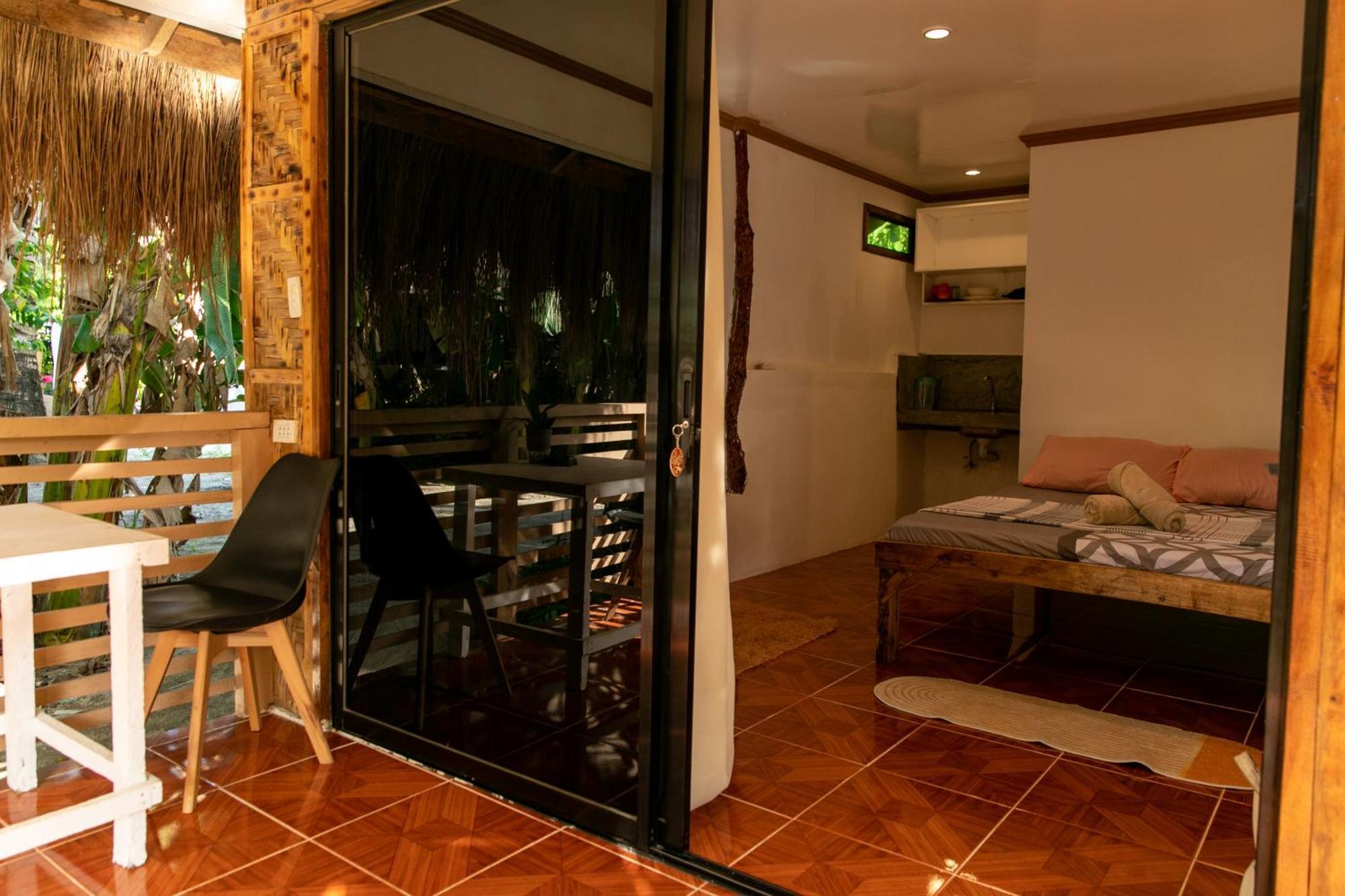Ozen Freediving Hostel เจเนอรัลลูนา ภายนอก รูปภาพ