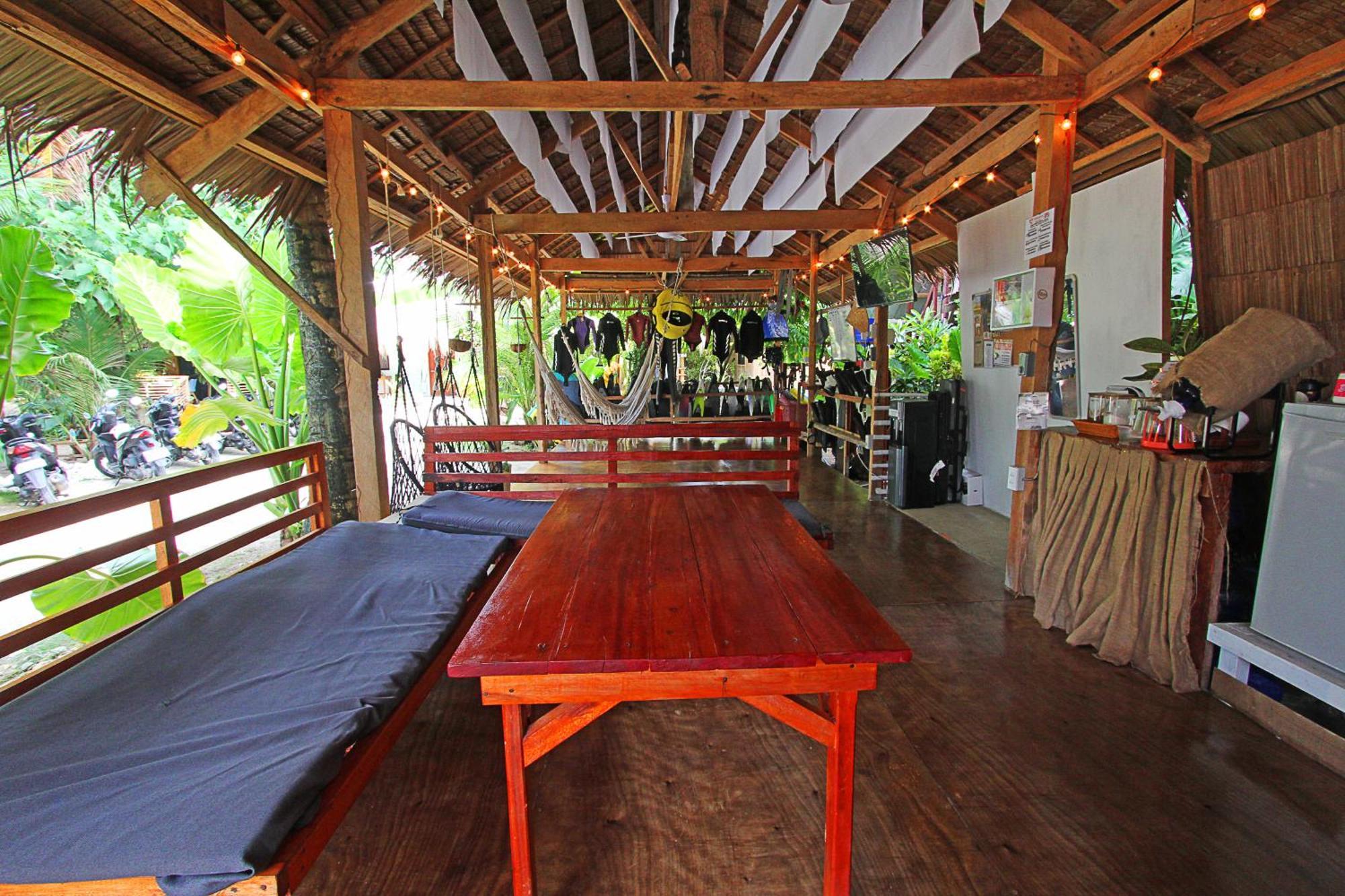 Ozen Freediving Hostel เจเนอรัลลูนา ภายนอก รูปภาพ